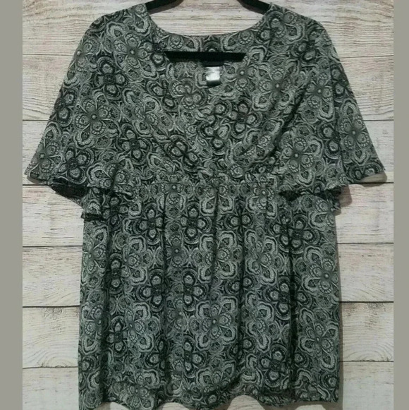 Torrid Women's Geometric Paisley Flowy Blouse - Picture 1 of 4